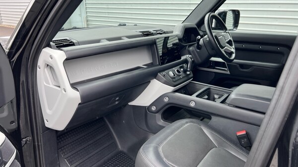 Used Land Rover Defender 2024 for sale - 75443066: Photo 8