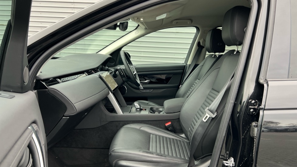 Used Land Rover Discovery Sport 2025 for sale - 76870024: Photo 3