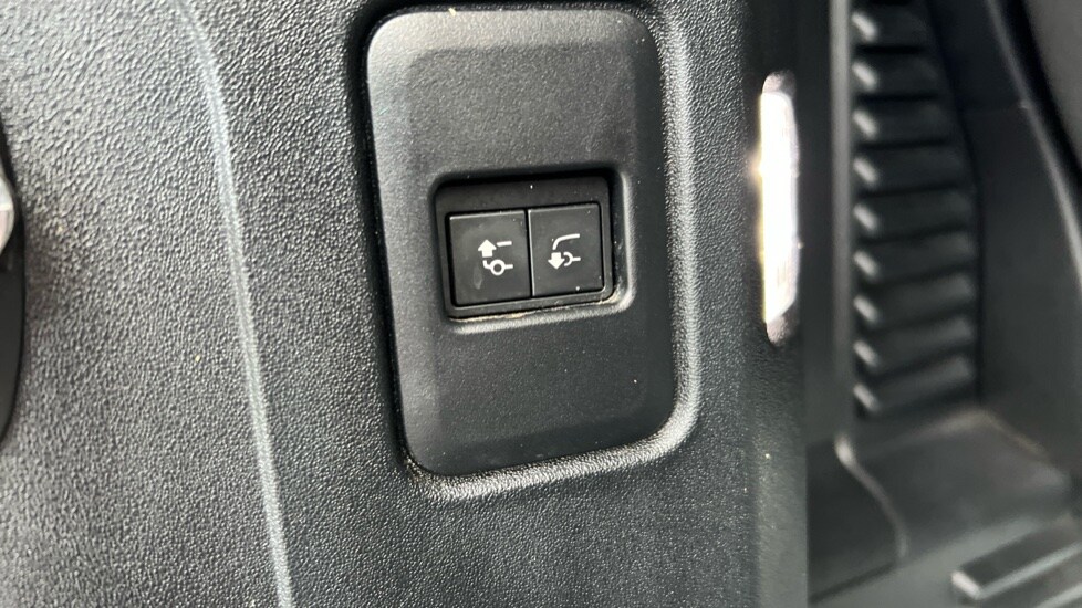 Used Land Rover Defender 2022 for sale - 76302241: Photo 24