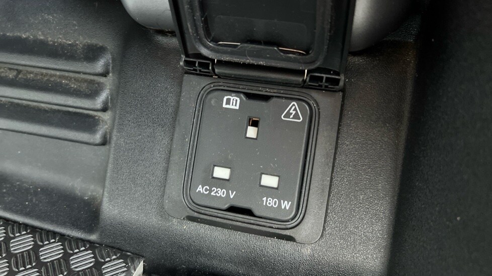 Used Land Rover Defender 2022 for sale - 76302241: Photo 34