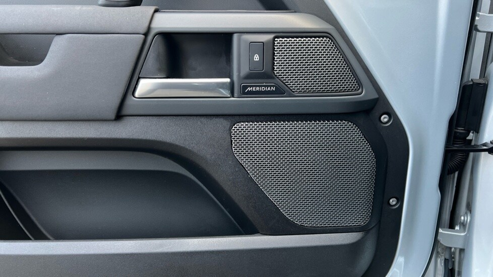 Used Land Rover Defender 2022 for sale - 76302241: Photo 40