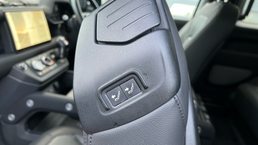 Used Land Rover Defender 2022 for sale - 76302241: Photo 41