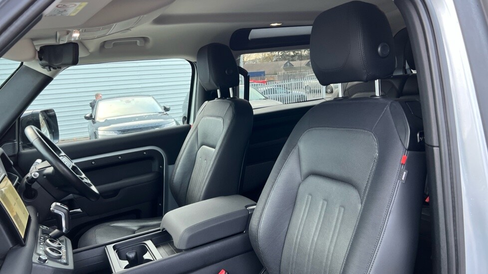 Used Land Rover Defender 2022 for sale - 76302241: Photo 42