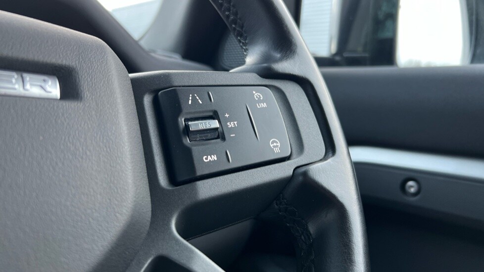 Used Land Rover Defender 2022 for sale - 76302241: Photo 47