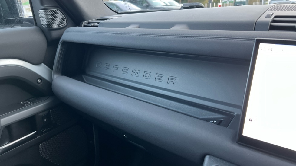 Used Land Rover Defender 2022 for sale - 76302241: Photo 50