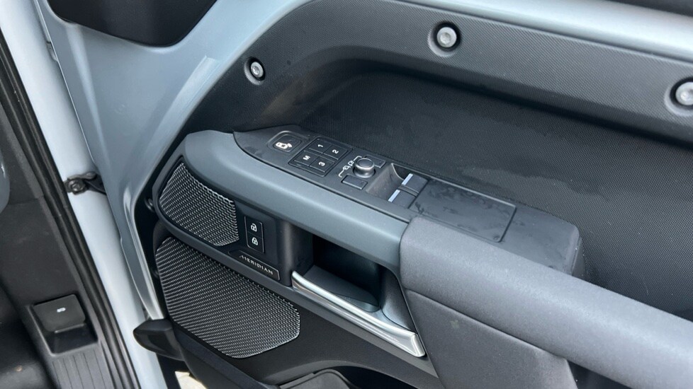 Used Land Rover Defender 2022 for sale - 76302241: Photo 55