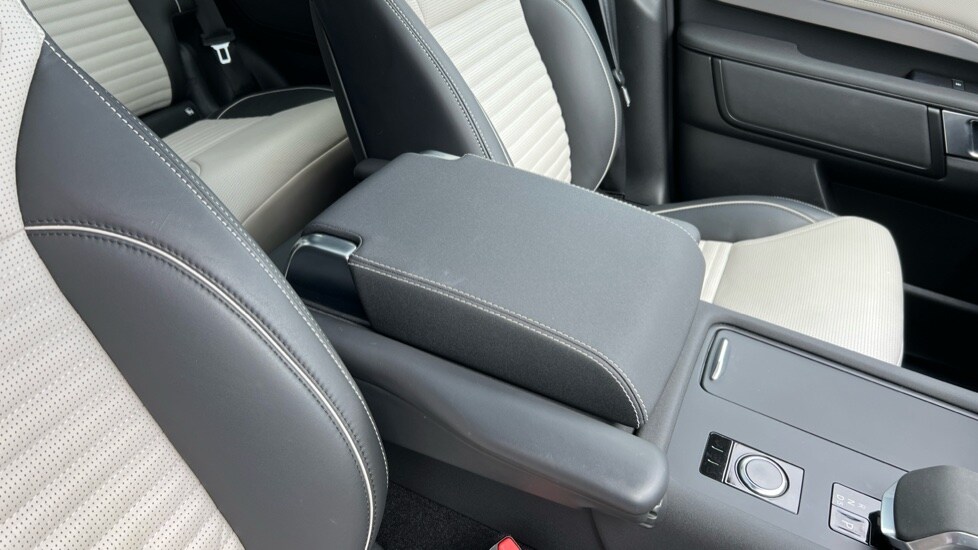 Used Land Rover Discovery 2024 for sale - 76007961: Photo 50