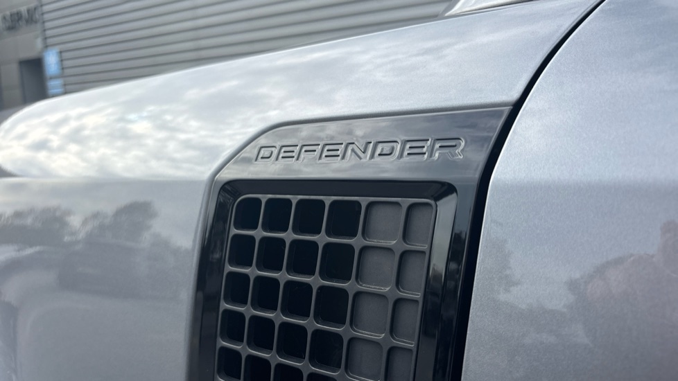 Used Land Rover Defender 2024 for sale - 76474858: Photo 20