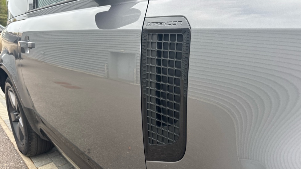 Used Land Rover Defender 2024 for sale - 76474858: Photo 23
