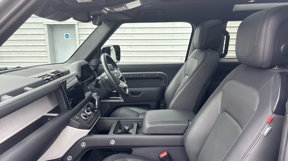 Used Land Rover Defender 2024 for sale - 76474858: Photo 3