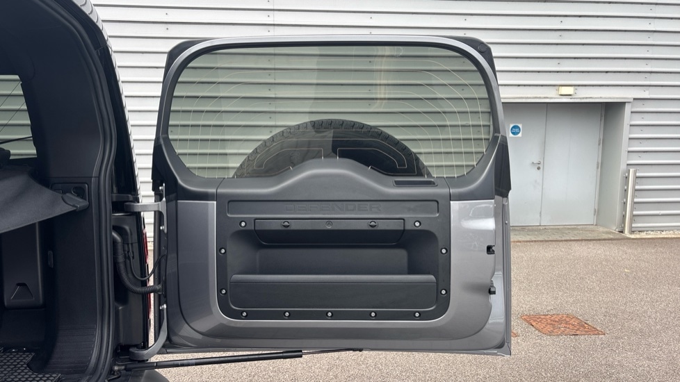 Used Land Rover Defender 2024 for sale - 76474858: Photo 35