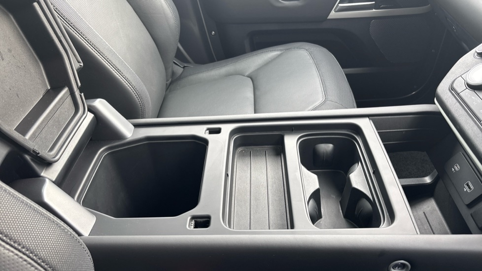 Used Land Rover Defender 2024 for sale - 76474858: Photo 41