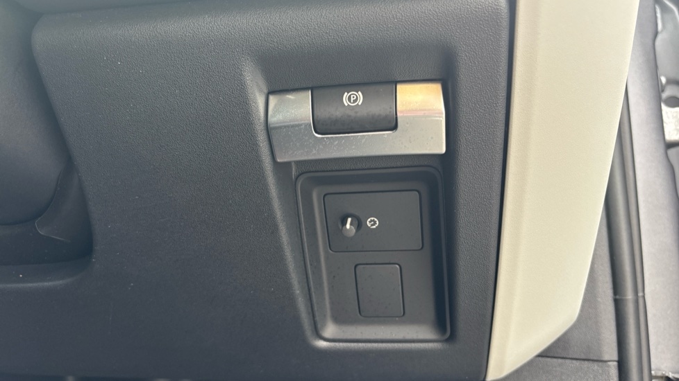 Used Land Rover Defender 2024 for sale - 76474858: Photo 49