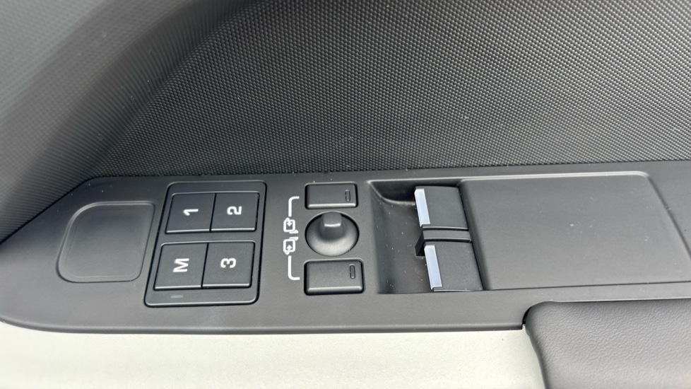 Used Land Rover Defender 2024 for sale - 76474858: Photo 51