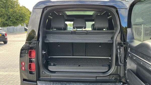 Used Land Rover Defender 2023 for sale - 76190904: Photo 10