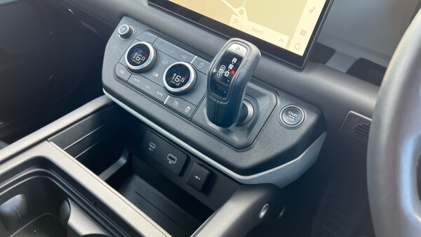 Used Land Rover Defender 2023 for sale - 76190904: Photo 13