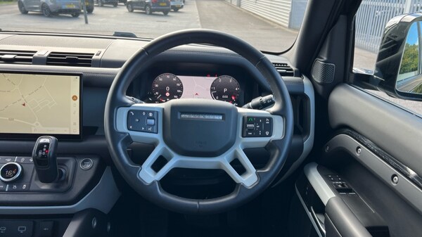Used Land Rover Defender 2023 for sale - 76190904: Photo 15