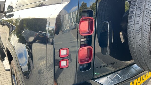 Used Land Rover Defender 2023 for sale - 76190904: Photo 40