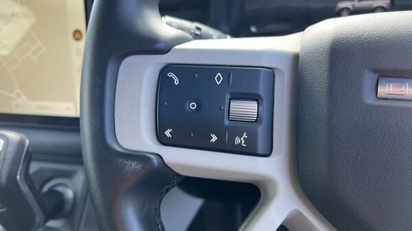 Used Land Rover Defender 2023 for sale - 76190904: Photo 46