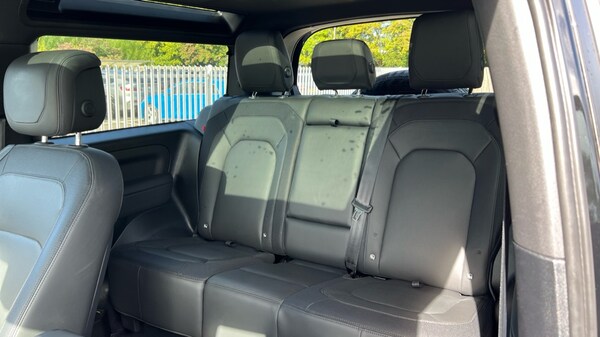 Used Land Rover Defender 2023 for sale - 76190904: Photo 4