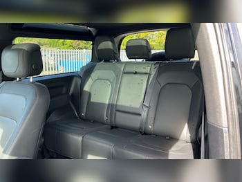 Used Land Rover Defender 2023 for sale - 76190904: Photo 4