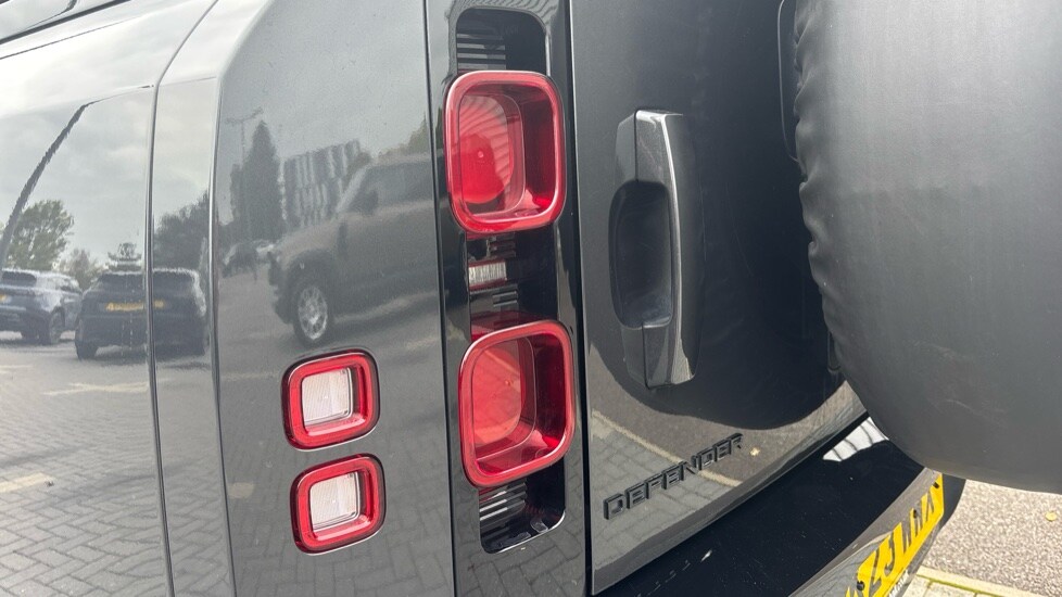 Used Land Rover Defender 2023 for sale - 76067003: Photo 19