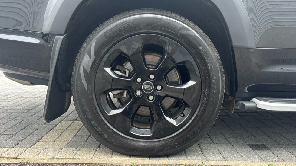Used Land Rover Defender 2023 for sale - 76067003: Photo 32