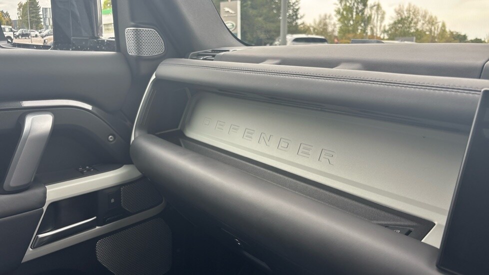 Used Land Rover Defender 2023 for sale - 76067003: Photo 34
