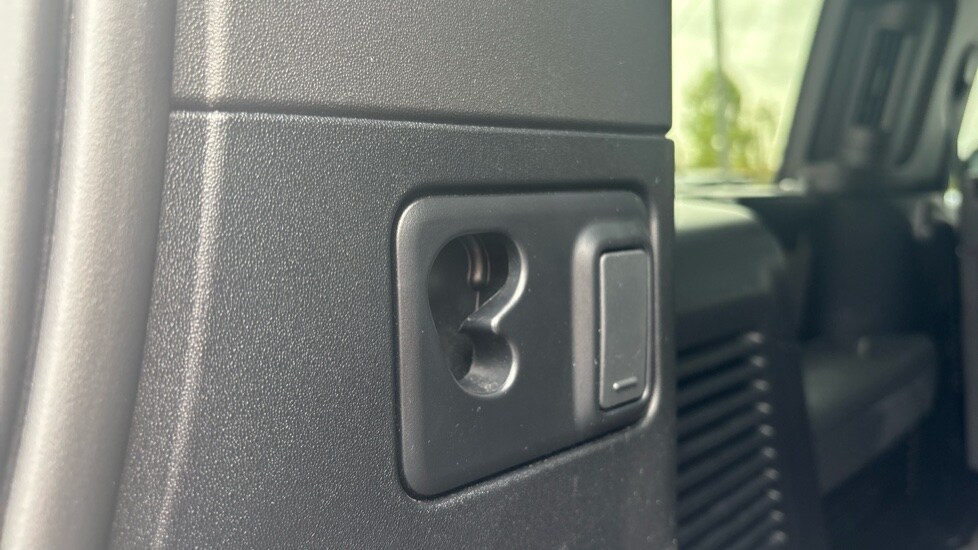 Used Land Rover Defender 2023 for sale - 76067003: Photo 36