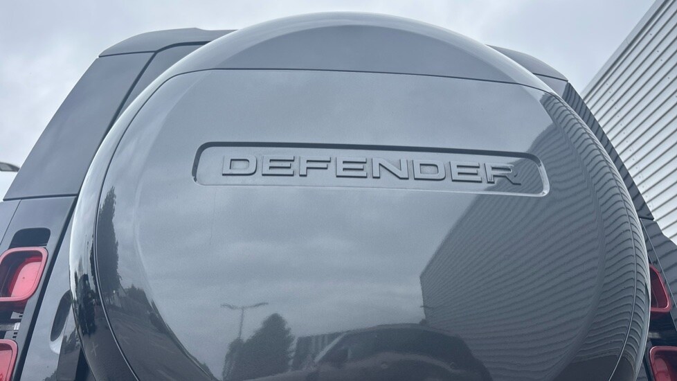 Used Land Rover Defender 2023 for sale - 76067003: Photo 37