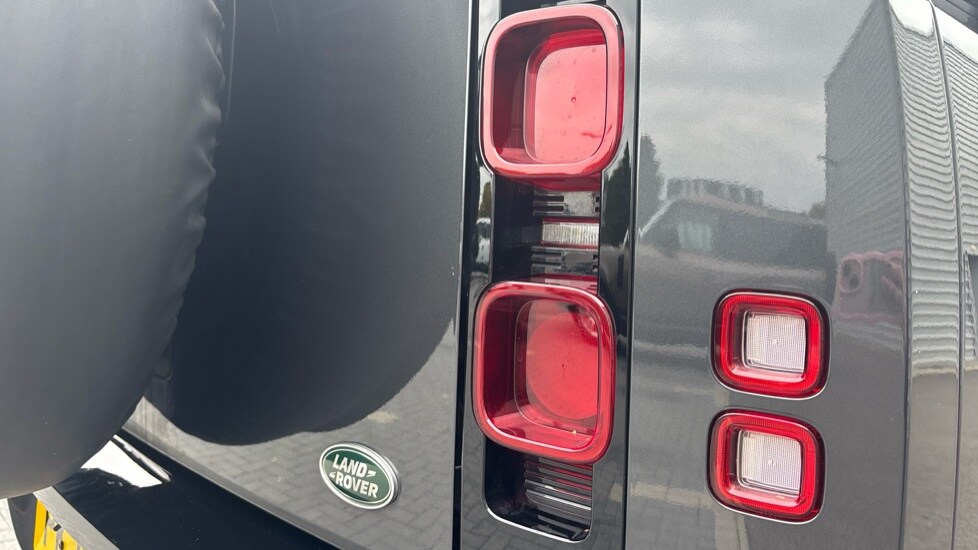 Used Land Rover Defender 2023 for sale - 76067003: Photo 38