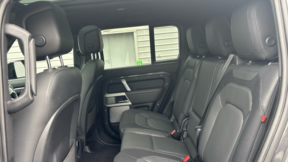Used Land Rover Defender 2023 for sale - 76067003: Photo 4