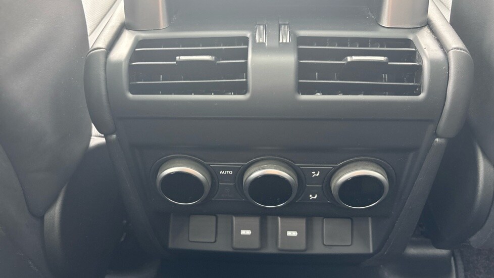Used Land Rover Defender 2023 for sale - 76067003: Photo 46