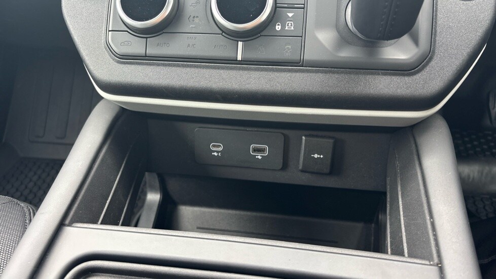 Used Land Rover Defender 2023 for sale - 76067003: Photo 48