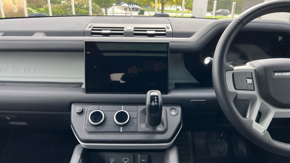 Used Land Rover Defender 2024 for sale - 76870299: Photo 29