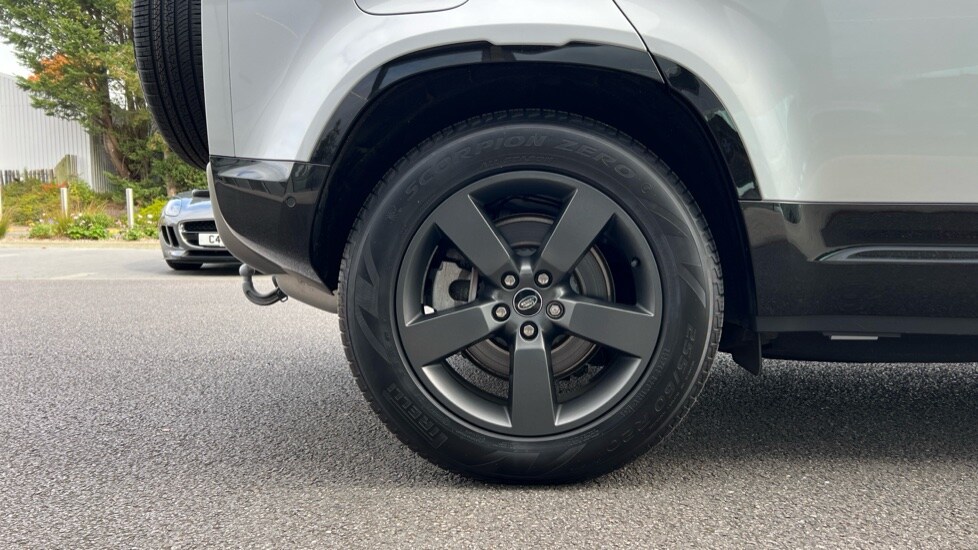 Used Land Rover Defender 2024 for sale - 76870299: Photo 32