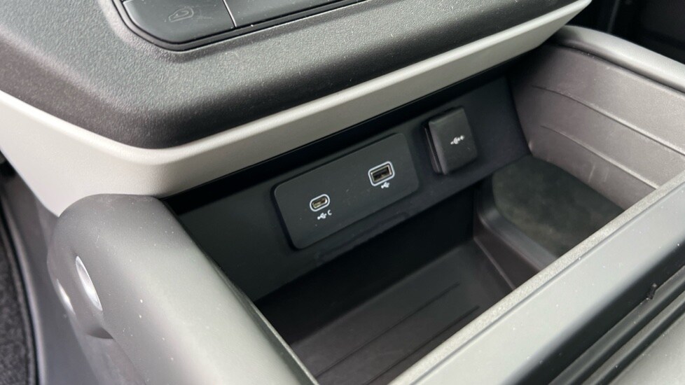 Used Land Rover Defender 2024 for sale - 76870299: Photo 42