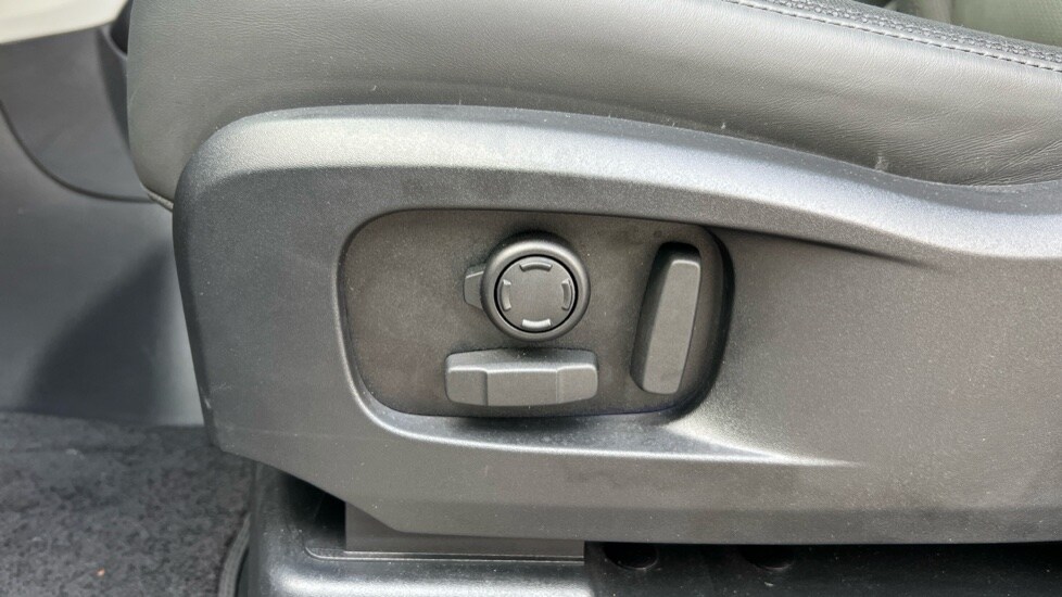 Used Land Rover Defender 2024 for sale - 76870299: Photo 45