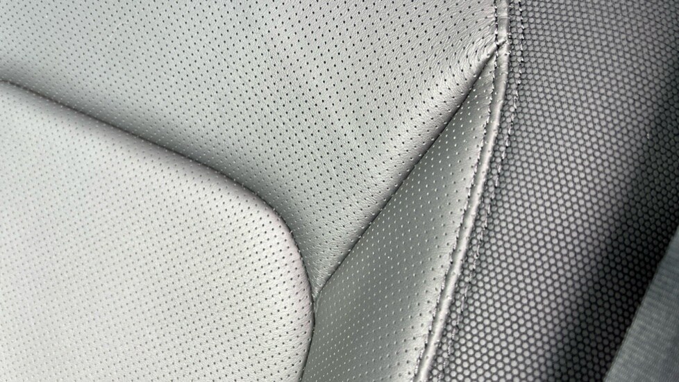 Used Land Rover Defender 2024 for sale - 76870299: Photo 47