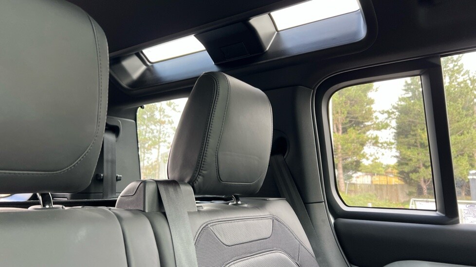 Used Land Rover Defender 2024 for sale - 76870299: Photo 52