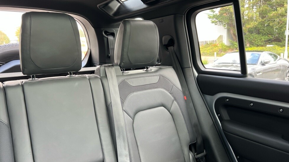 Used Land Rover Defender 2024 for sale - 76870299: Photo 59