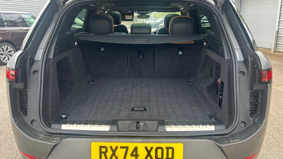 Used Land Rover Range Rover Sport 2024 for sale - 76869192: Photo 9