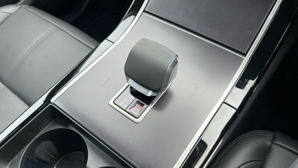 Used Land Rover Range Rover Velar 2025 for sale - 76007615: Photo 13