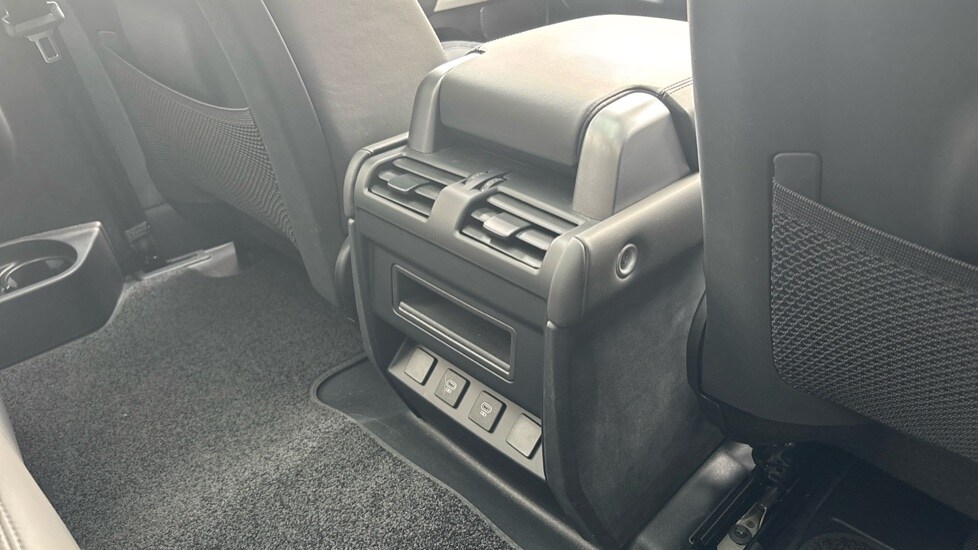 Used Land Rover Defender 2024 for sale - 76007805: Photo 18