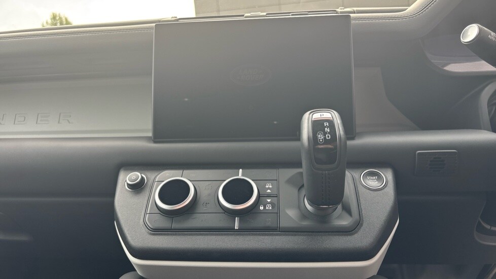 Used Land Rover Defender 2024 for sale - 76007805: Photo 29
