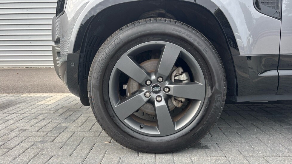 Used Land Rover Defender 2024 for sale - 76007805: Photo 31