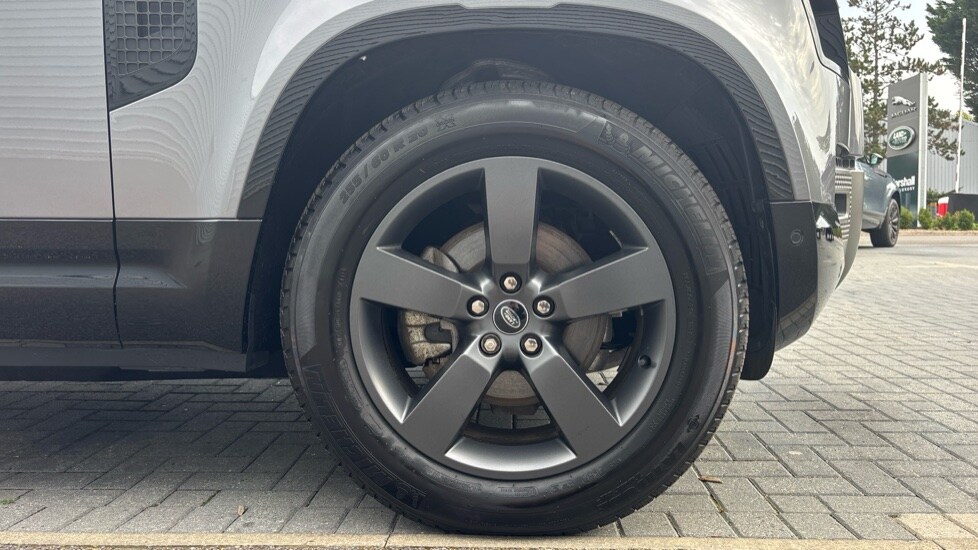 Used Land Rover Defender 2024 for sale - 76007805: Photo 33