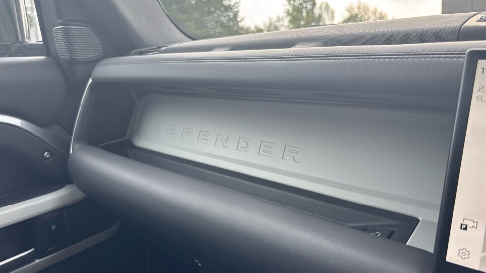 Used Land Rover Defender 2024 for sale - 76007805: Photo 34