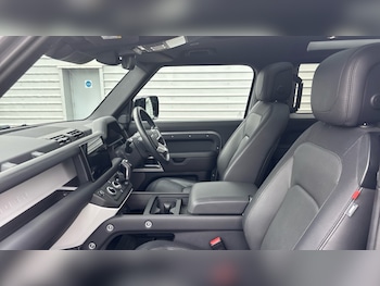 Used Land Rover Defender 2024 for sale - 76007805: Photo 3