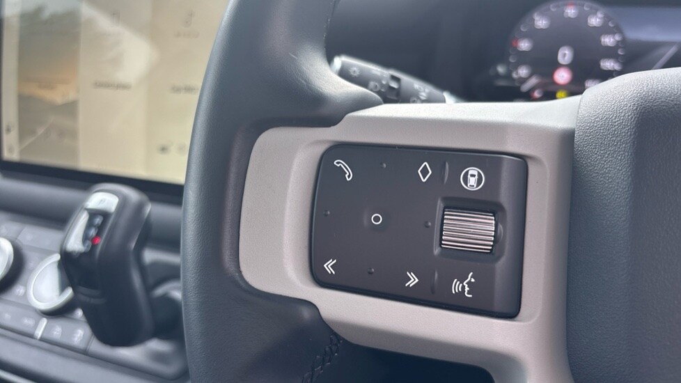 Used Land Rover Defender 2024 for sale - 76007805: Photo 45